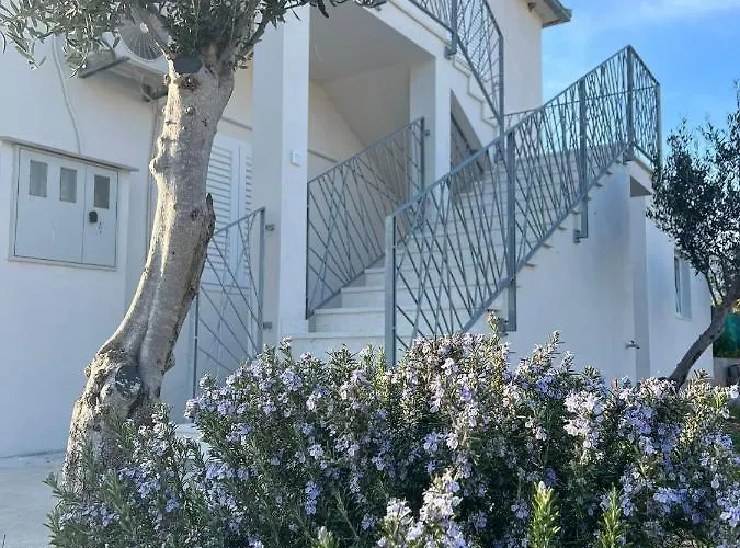 Natasa شقة Vinišće