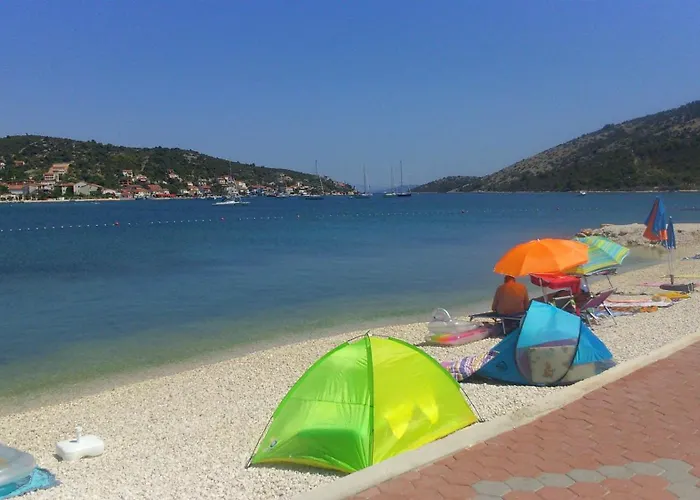 Natasa شقة Vinišće